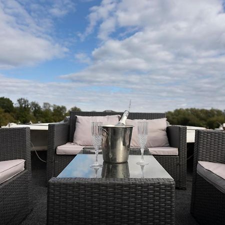 Eucala Motor Yacht Hotel East Molesey Esterno foto