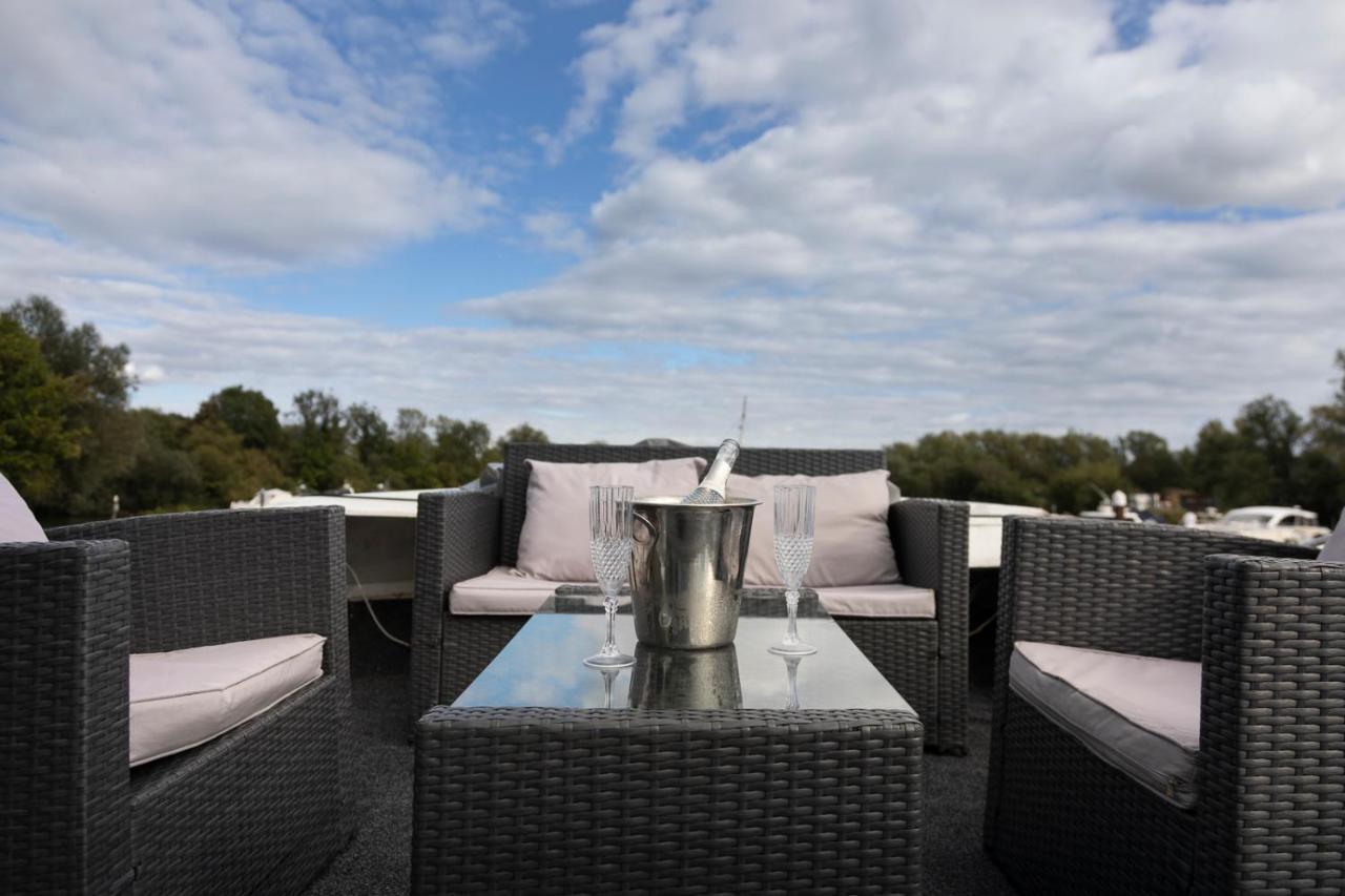 Eucala Motor Yacht Hotel East Molesey Esterno foto