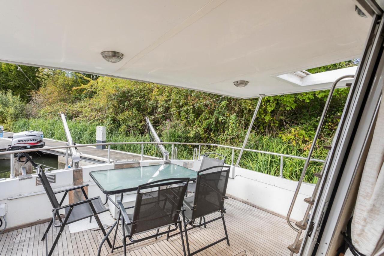Eucala Motor Yacht Hotel East Molesey Esterno foto