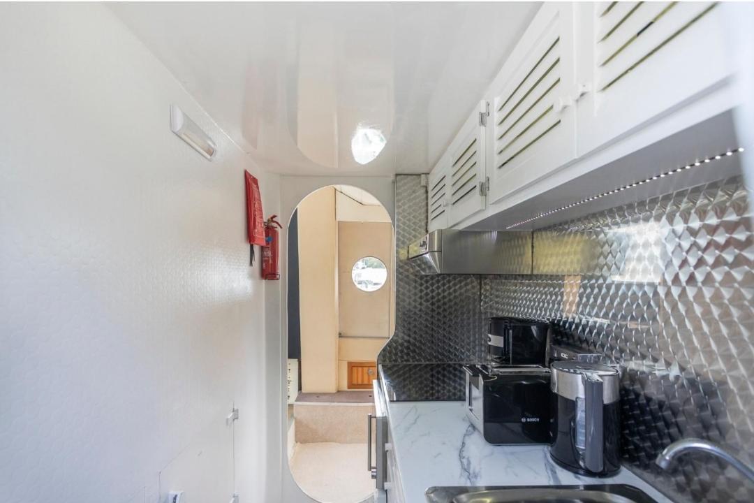Eucala Motor Yacht Hotel East Molesey Esterno foto