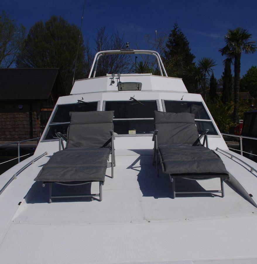 Eucala Motor Yacht Hotel East Molesey Esterno foto